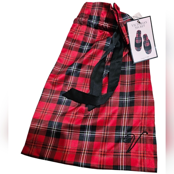 Victoria Secret Slippers NWT large 9-10 ❤️ red plaid - Picture 2 of 6